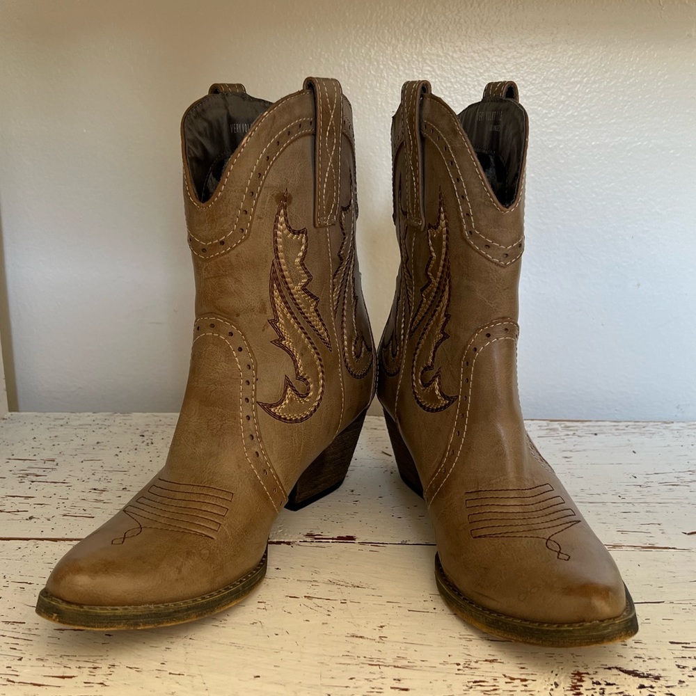 VERY VOLATILE Tan & Gold Markie Western Bootie